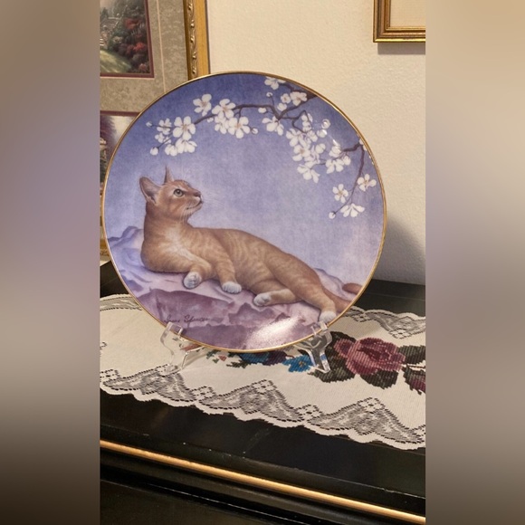 One Day In May By Irene Spencer Decorative Plate From “Cats & Flowers”
#1024242 - Picture 7 of 7